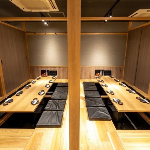 和心情緒溢れる完全個室の創作和食料理店♪ 2名 / 4名 / 6名 / 8名 / 16名 / 24名 / 30名 / 40名...とお人数に合わせてご利用可。ご注文はタッチパネル式を導入しておりますので、お客様専用のプライベート空間を存分にお愉しめ頂けます。また、喫煙席・禁煙席と分煙しておりますので、ご希望の席をお申し付けください。
