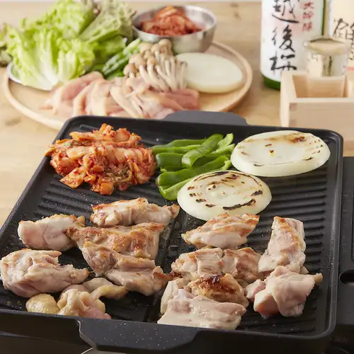 名物鶏ギョプサル　鶏皮串