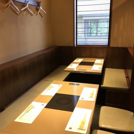 2 tables for 6 people are used, and it can be used by 7 to a maximum of 12 people.Please enjoy fugu slowly with your family.