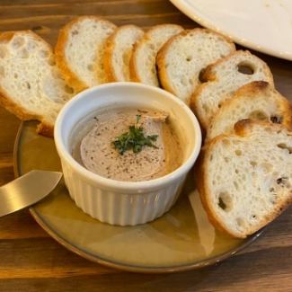 Chicken liver and cheese mousse