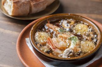 Three types of shrimp ajillo