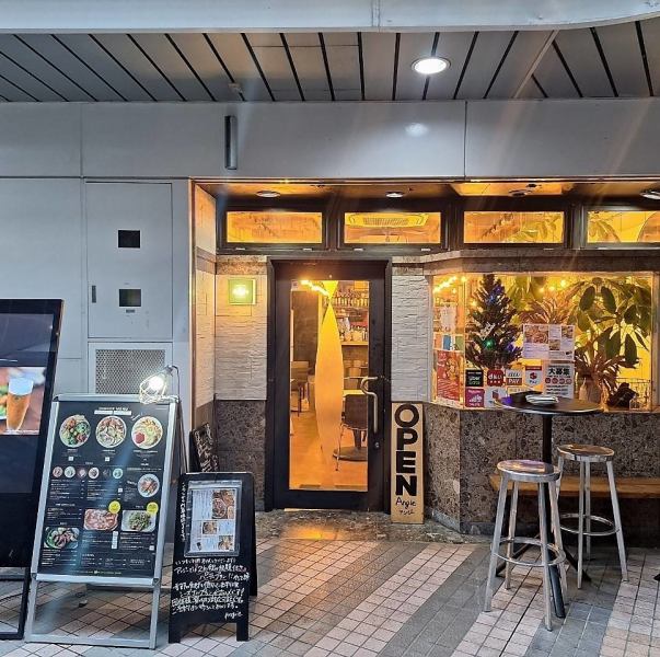 A hidden Italian restaurant located in the basement of Machiya Lions Plaza.Go down the stairs leading to the basement and find the open glass window and entrance behind the stairs.When you open the door, you will find yourself in a spacious and calm space with high ceilings.There is a signboard on the ground, so please feel free to come by ♪ If you don't know the location, please contact us by phone and we will carefully guide you!