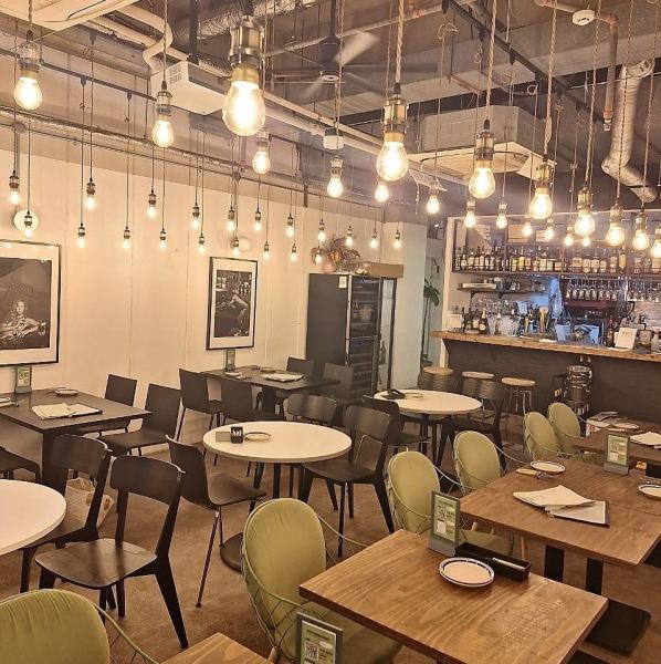 The interior of the store is based on white and has a casual yet stylish interior.It can be used not only for dates and anniversaries, but also for regular meals and mom's gatherings.