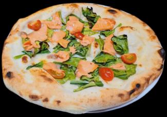 Smoked salmon and spinach pizza