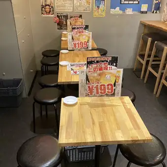 女子会やデート、ご家族でのお食事から普段の飲み会まで幅広く大活躍！卓をつなげることで小規模な歓送迎会や二次会にも柔軟に対応いたします。アツアツの鉄板料理を囲みながら、プライベートな空間で大切な方と笑顔になれる快適なひとときをお楽しみください。
