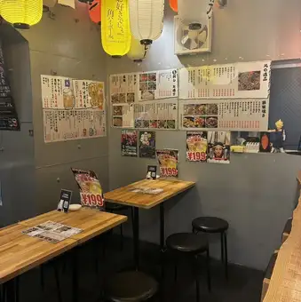12名様から最大20名様まで店舗全体の貸切が可能！歓送迎会や会社宴会、打ち上げなどの大規模な飲み会、誕生日・記念日パーティーに最適です。賑やかな三宮横丁で他のお客様を気にせずワイワイ盛り上がれます！ご予算や演出などもお気軽にお電話でお問い合わせください。特別な宴会を心を込めてプロデュースします。