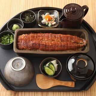 【創業90年】老舗卸問屋の名代一本うなぎは絶品。落ち着きのある店内には完全個室も◎