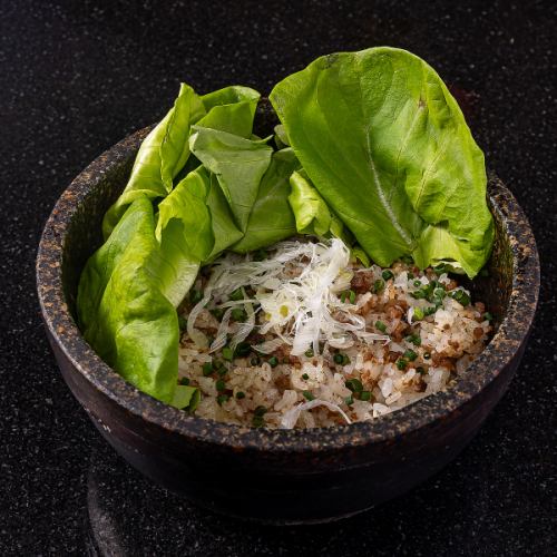 優質佐賀牛肉碎和石烤蒜蓉飯