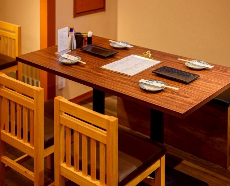 【各種宴会にも最適！】お好きな焼鳥とドリンクと共にゆっくりと過ごすことも、ご家族とのお食事・ご友人との集まりや会社での飲み会などの、各種宴会で楽しく盛り上がるのも良し◎カウンター席とテーブル席両方ございますので、様々なシーンでお使いいただけます！ぜひご利用を♪