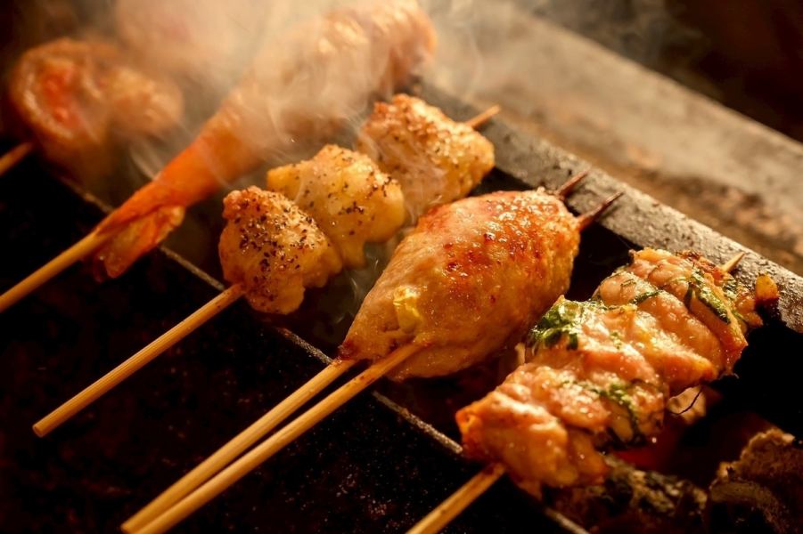 【炭火焼鳥】備長炭で焼いた本格焼鳥！外はカリッと中はふっくらとした食感♪