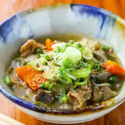 鳥もつ煮込み