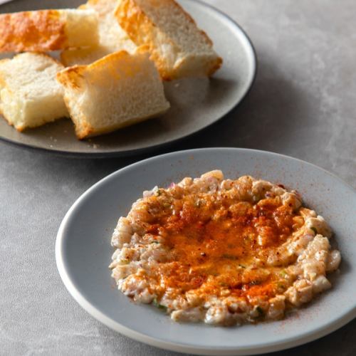 鶏タタキの柚子胡椒タルタル　フォカッチャ付き