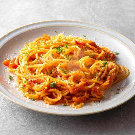 シンプルなトマトのスパゲティ　生スパゲティ