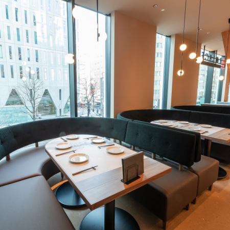 大人気のソファー席◎ご希望のお客様は御早目のご予約をお願い致します！女子会や合コンなどの飲み会にぜひ！