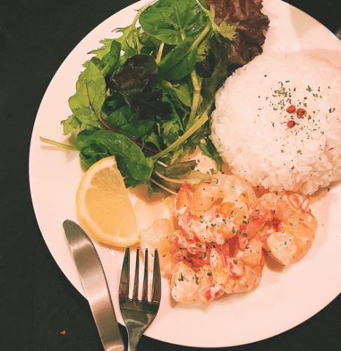 Popular Hawaiian food! Special price with garlic shrimp rice and leaf salad!