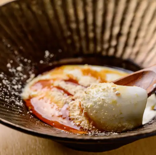 Black sugar syrup and kinako (roasted soybean flour) chewy milk pudding