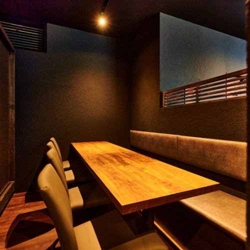 多种高品质座椅选择。无论是小酌一杯还是举办大型派对，它都是完美之选！