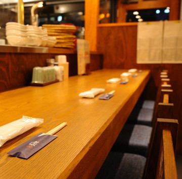 Popular counter seats.It is ideal not only for one person, but also for dining with someone who is important to you.