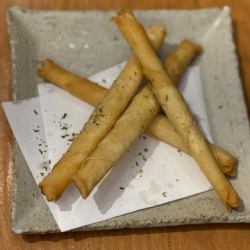 Cheese stick spring rolls (4 pieces)