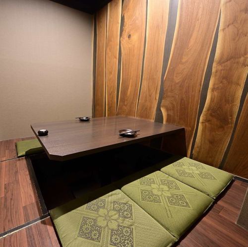 <p>[Various private room seats] We have prepared many private rooms that can be used for various occasions.It is a private room that can accommodate a large number of people by removing the partition.We can accommodate reservations for more than 10 people, so please feel free to contact us!</p>