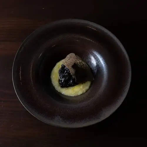 我們提供精選葡萄酒和與之完美搭配的菜餚。