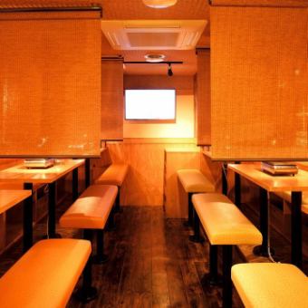 宴会にぴったりのこちらのテーブル個室席は最大30名様までご利用可能です！！当店自慢の昔懐かしい雰囲気ととジューシーかつヘルシーなお肉の組み合わせは最高です♪店舗貸切は50名様～最大84名様まで承っておりますのでご遠慮なくお申しつけください！！