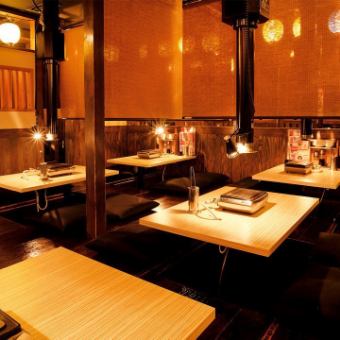 最大30名様までご利用可能な個室をご用意させていただいております。時間を忘れてジューシーなお肉を食べ、おいしいお酒を飲んでゆったりとお過ごしいただけます♪10名様以上のご予約で無料送迎バスサービスも実施しております。日にち毎にいろいろな特典もありますので、チェックです◎
