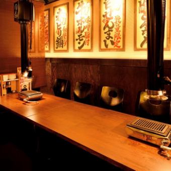 中規模の宴会に最適のこのお席！お座敷掘りごたつとなっておりますのでゆったりとお過ごしいただけます。誕生日や記念日、中規模での会社宴会、女子会など様々なシーンにご利用いただける席になっております！種類豊富なコースメニューもございますので、そちらも併せてご利用くださいませ。