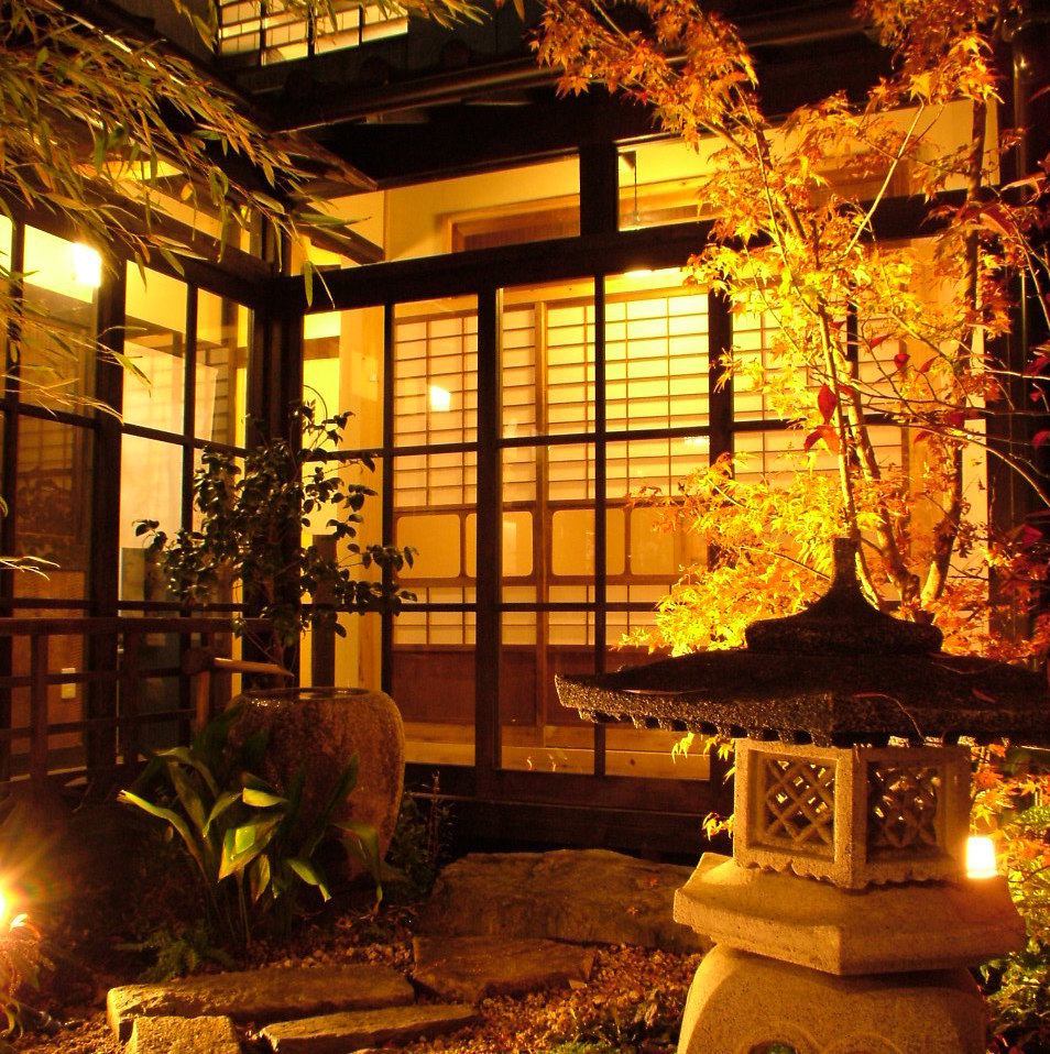 上質な和空間。廊下を通れば坪庭が…まるでここは高松の小京都