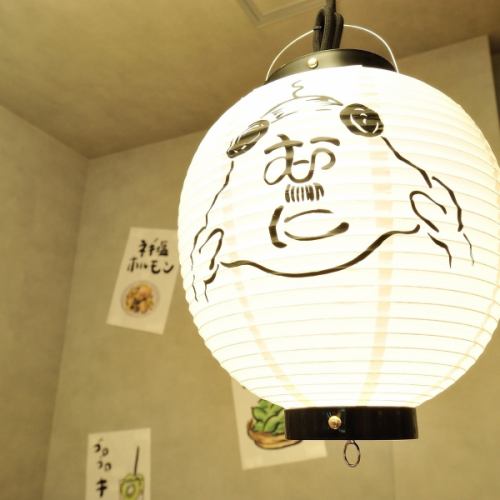 オリジナル提灯で温かみのある空間です♪