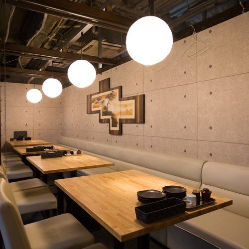 【最大60名】大人数でのご宴会大歓迎!50名様から貸切でご利用いただけます。サークルや職場の各種イベントなど、何でもOK!お席の配置やお料理の内容など、何でもご相談ください。お時間を忘れ、自慢のアラカルトメニューや厳選ワインとともに寛ぎのお時間をお過ごしください。団体様でのご利用にも使い勝手◎