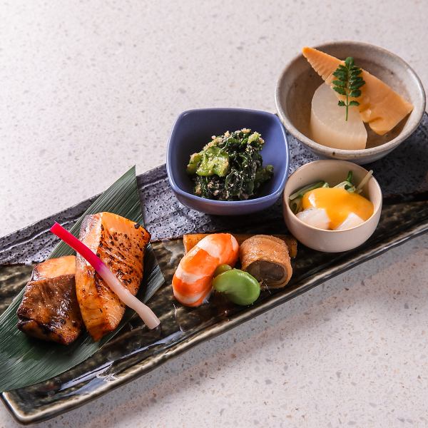 本日の焼き魚御膳(こだわり焼き魚八寸　小鉢3品、ご飯、漬物、味噌汁付き) 1280円(税込)
