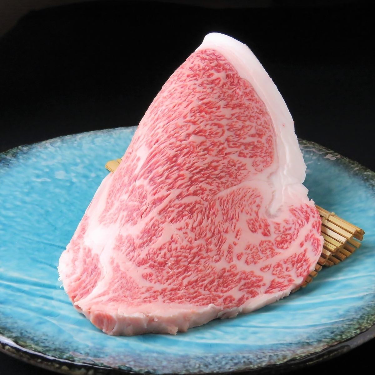 Please enjoy the special meat carefully selected by the professional "Yakiniku sommelier" of yakiniku.