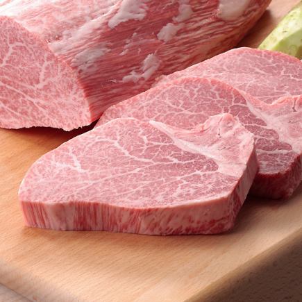 接受当日预约！【尊享套餐】包含顶级牛舌和当日特选和牛在内的13道菜，售价7000日元（含税）。