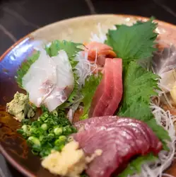Assorted sashimi platter of fresh seasonal fish delivered directly from Toyosu Market (one serving)