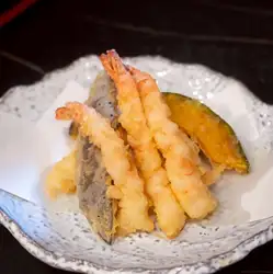 Assorted platter (3 shrimp, 1 smelt, 1 whole squid + 1 shiitake mushroom, 1 eggplant, 1 pumpkin)