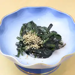 Spinach with black sesame dressing
