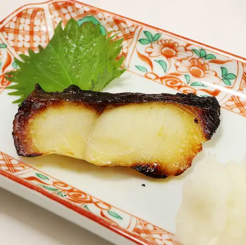 お酒の肴にぴったり！料理長熟練の技が光る『銀だら焼き』など絶品一品料理