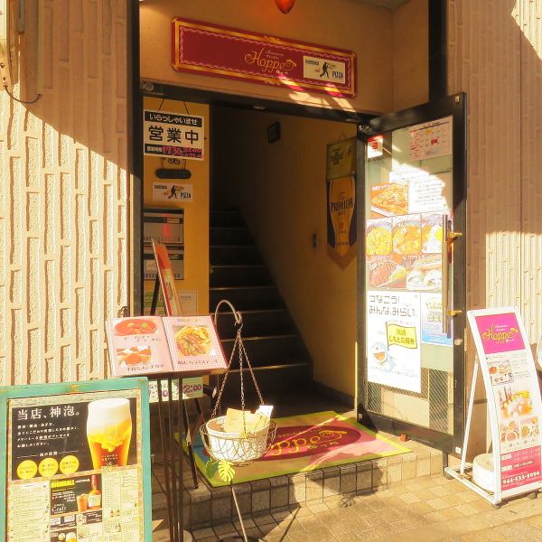 It's a short walk from the station, so you don't have to worry about returning home and want to visit easily.The bright entrance with sunlight is a landmark.Whether it's lunch or dinner ♪ Please feel free to come! We are cheerful and energetic.