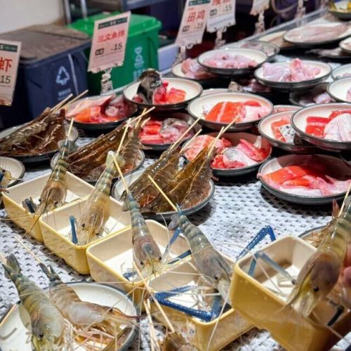 【席が広い】市場型セルフスタイルで落ち着いた空間
