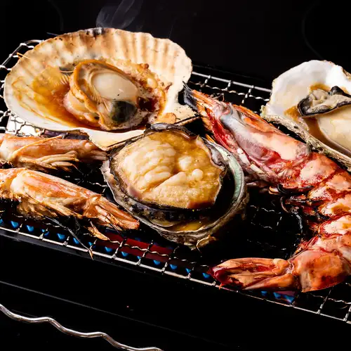 市場直送の海の幸を、贅沢な浜焼きで味わう