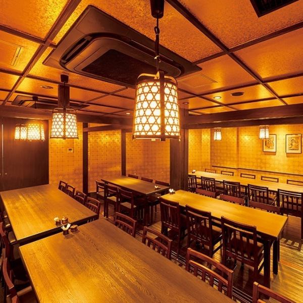 和モダンで統一されたオシャレな店内はあたたかい色に包まれてほっこりできます♪お席のレイアウトも自由なので人数を選ばず会食を楽しむこともできます★記念日やデートなどにもおすすめです。落ち着いた空間で、すし土風炉こだわりのそばやお寿司、海鮮など日本酒に合うご飯や和食をご堪能ください。