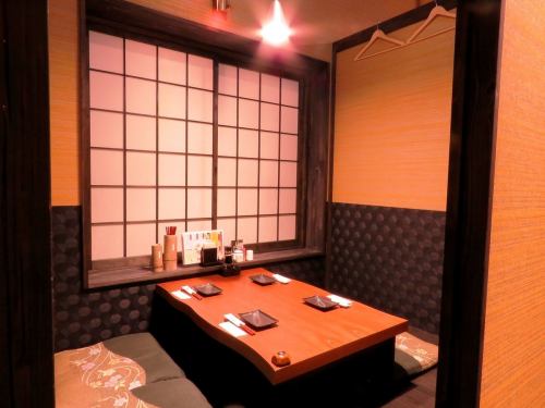 <p>Complete private room with all seats digging! 2 people up to 100 people all in private room!</p>