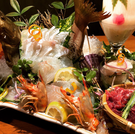 【黑丸新年豪華套餐】包含120分鐘暢飲! 11道菜品,包括奢華馬肉刺身。原價7,280日圓 ⇒ 憑優惠券7,000日圓