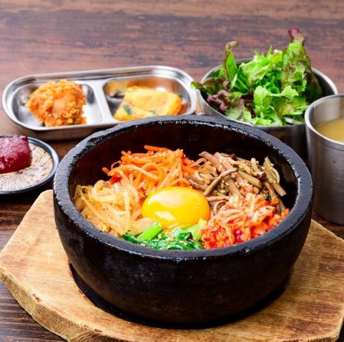 パルのランチ【石焼きピビンバ】ピビンパ・スープ・パンチャン・サラダ
