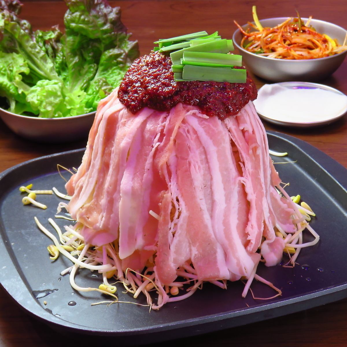コンプル定食、サムギョプサル定食など本格韓国ランチをどうぞ！