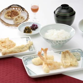 【ランチ限定】海老二尾、魚介三品などを楽しめるつな八の贅沢ランチ　上天麩羅膳　3850円(税込)