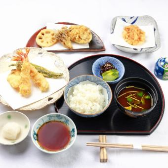 [Lunch only] Tsunahachi's luxurious lunch featuring two shrimp and three seafood dishes: Premium Tempura Set 3,850 yen (tax included)