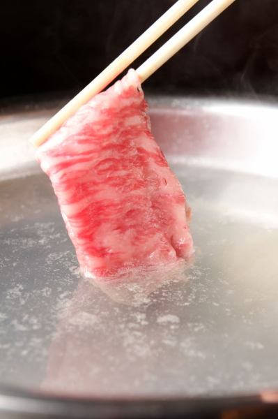 [Top Saga beef "Tobigyu" hot pot course] A5 rank Saga beef served with shabu-shabu or sukiyaki! ◆Many other luxurious courses available