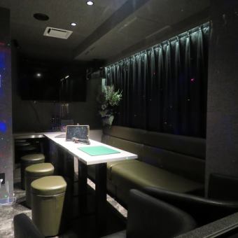 Recommended VIP seats that can be enjoyed by a small number of people♪ Karaoke is only available in the VIP room! If there is space on the day, you can be seated right away! Room fee is 10,000 yen/hour